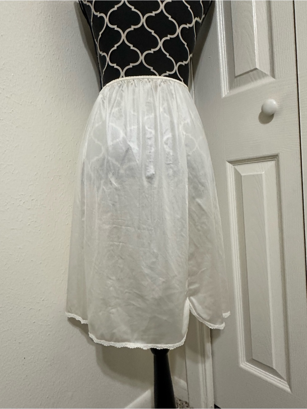 Vintage Ivory Lingerie Lacey Floral Slip - Picture 3 of 6